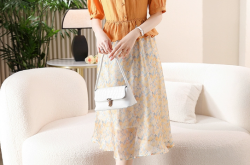 2024年4月23日五行穿衣颜色指南